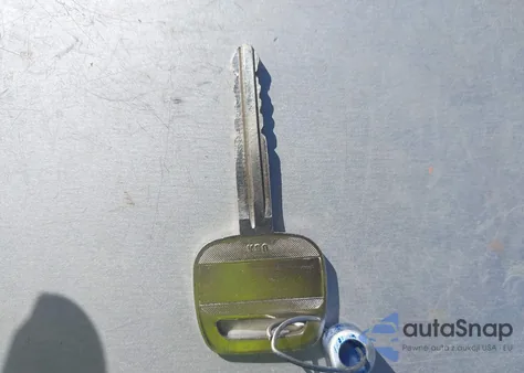 2002 Toyota Camry Le z USA, uszkodzony, nr VIN 4T1BE32K62U017256